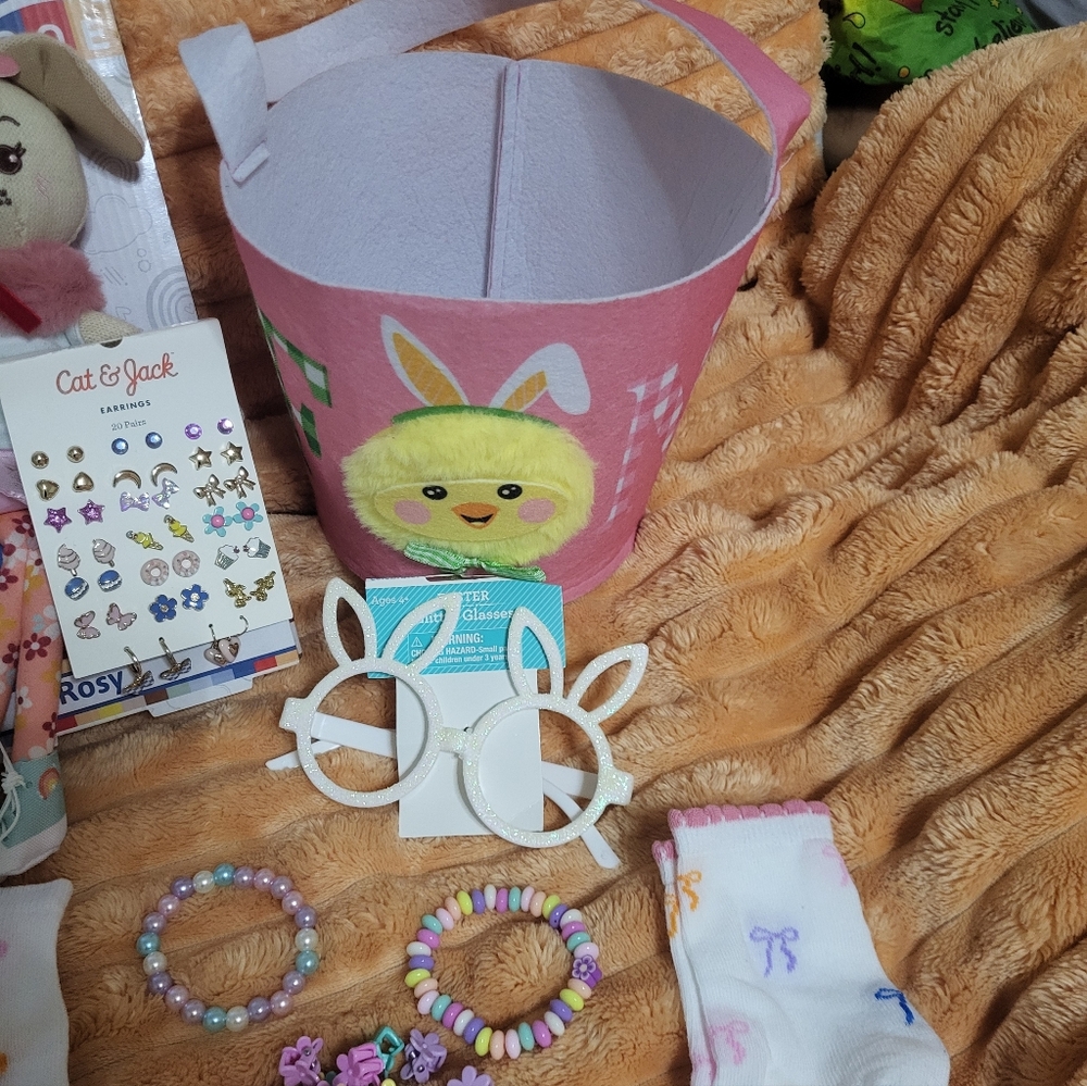 Easter Basket & Accessories - Picture 2 of 3